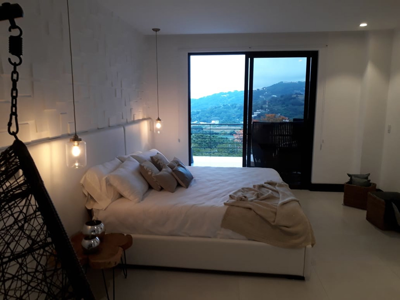 Sale of Apartments in the Alto Las Palomas in Santa Ana — photo 8 of 10
