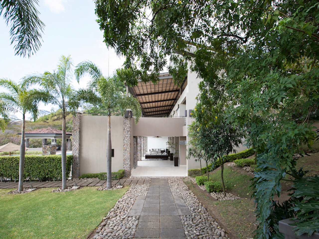 Sale of Apartments in the Alto Las Palomas in Santa Ana — photo 9 of 10
