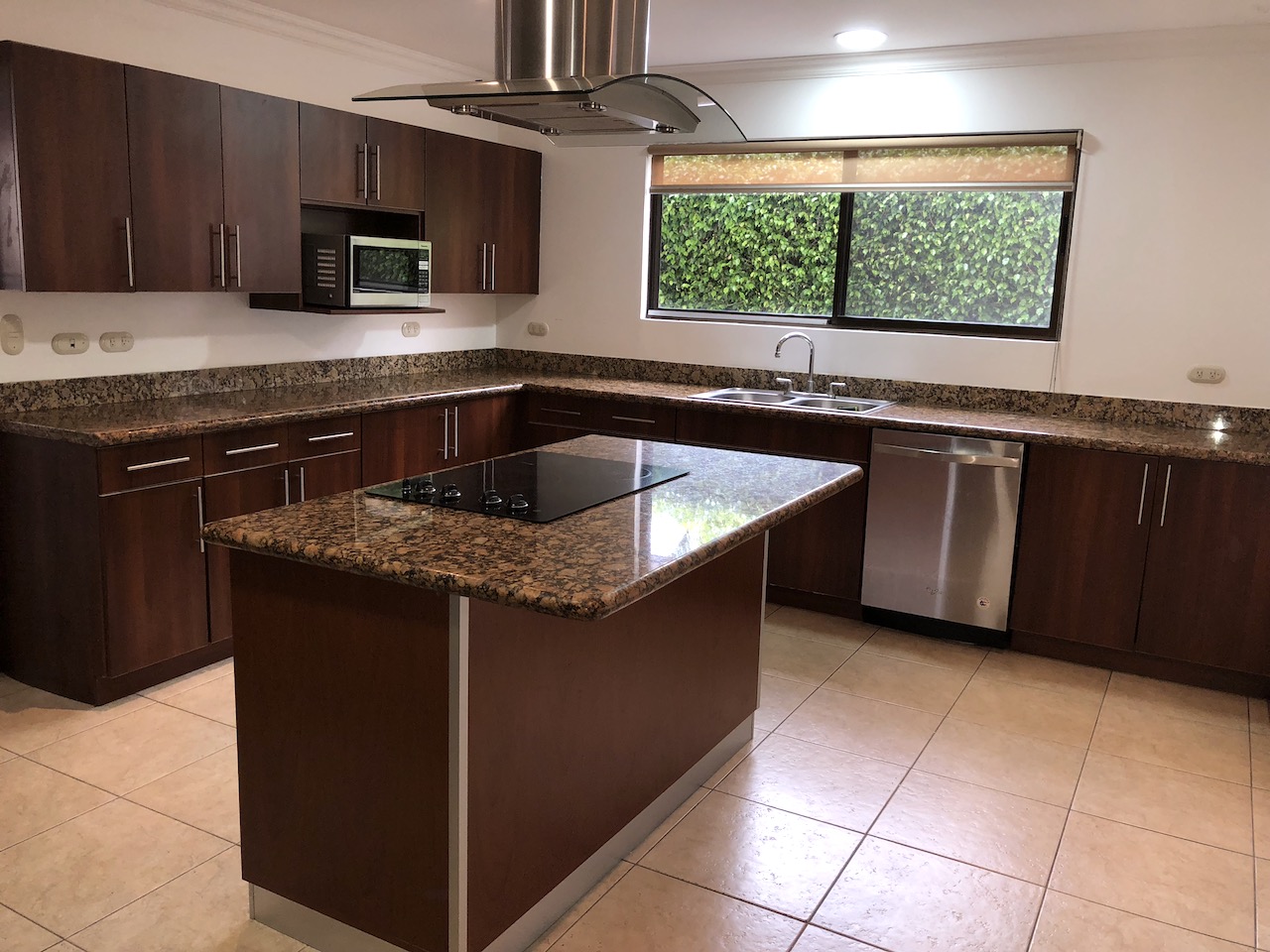 Condominio Via Nova-house Rent and Sale — photo 3 of 10