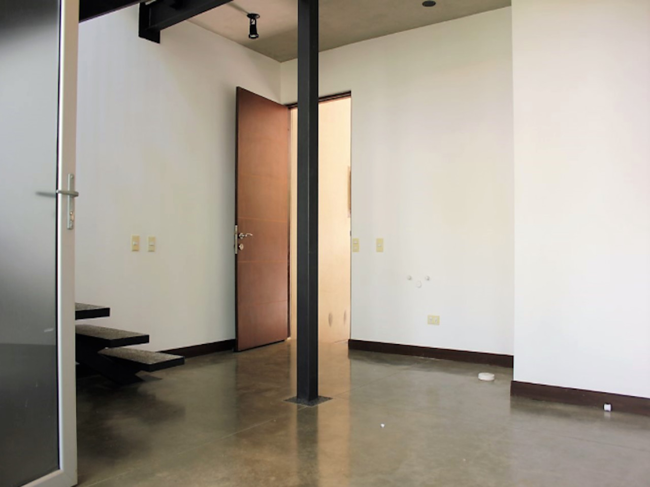 Sale of Loft for Investor-santa Ana — photo 7 of 10