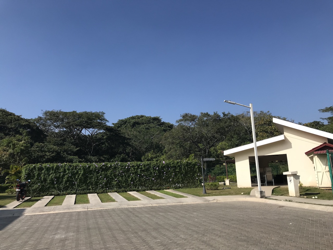 Modern House in Condominium - Pozos — photo 4 of 10