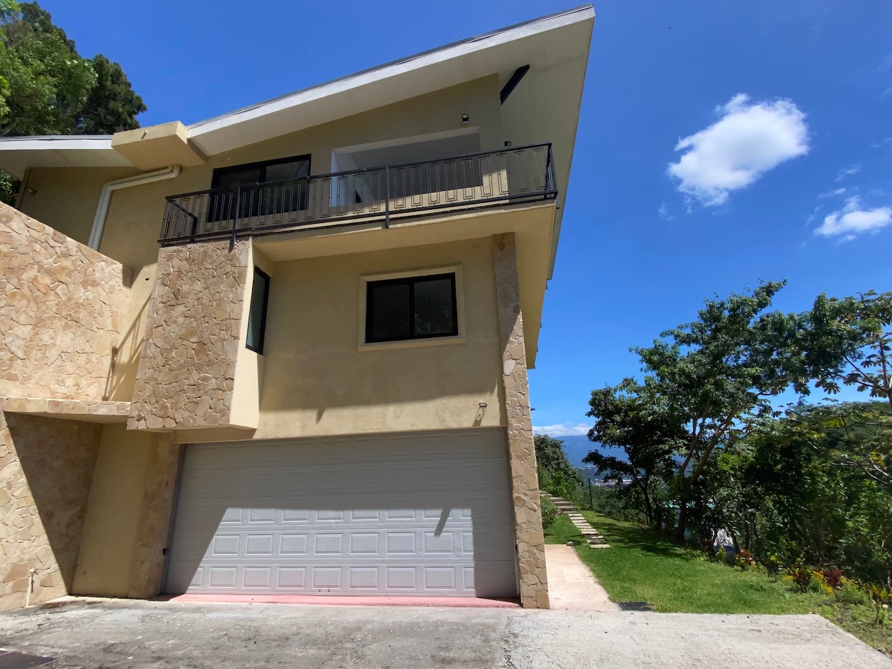 New House in Residential - Rio Oro, Piedades, San José, Santa Ana, Costa Rica