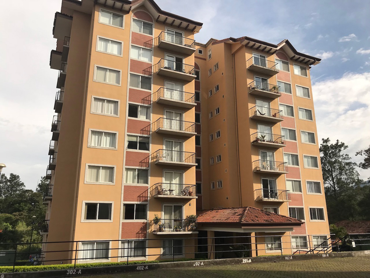 Sale of Apartment in Condominium-bello Horizonte - Semi-furnished and with Appliances, San José, Escazú, Bello Horizonte, Costa Rica