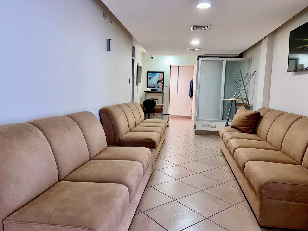 Sale of Premises in Lindora - with or Without Furniture — photo 4 of 10