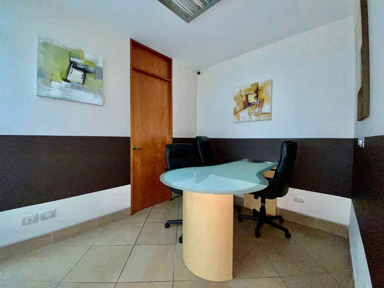Sale of Premises in Lindora - with or Without Furniture — photo 9 of 10