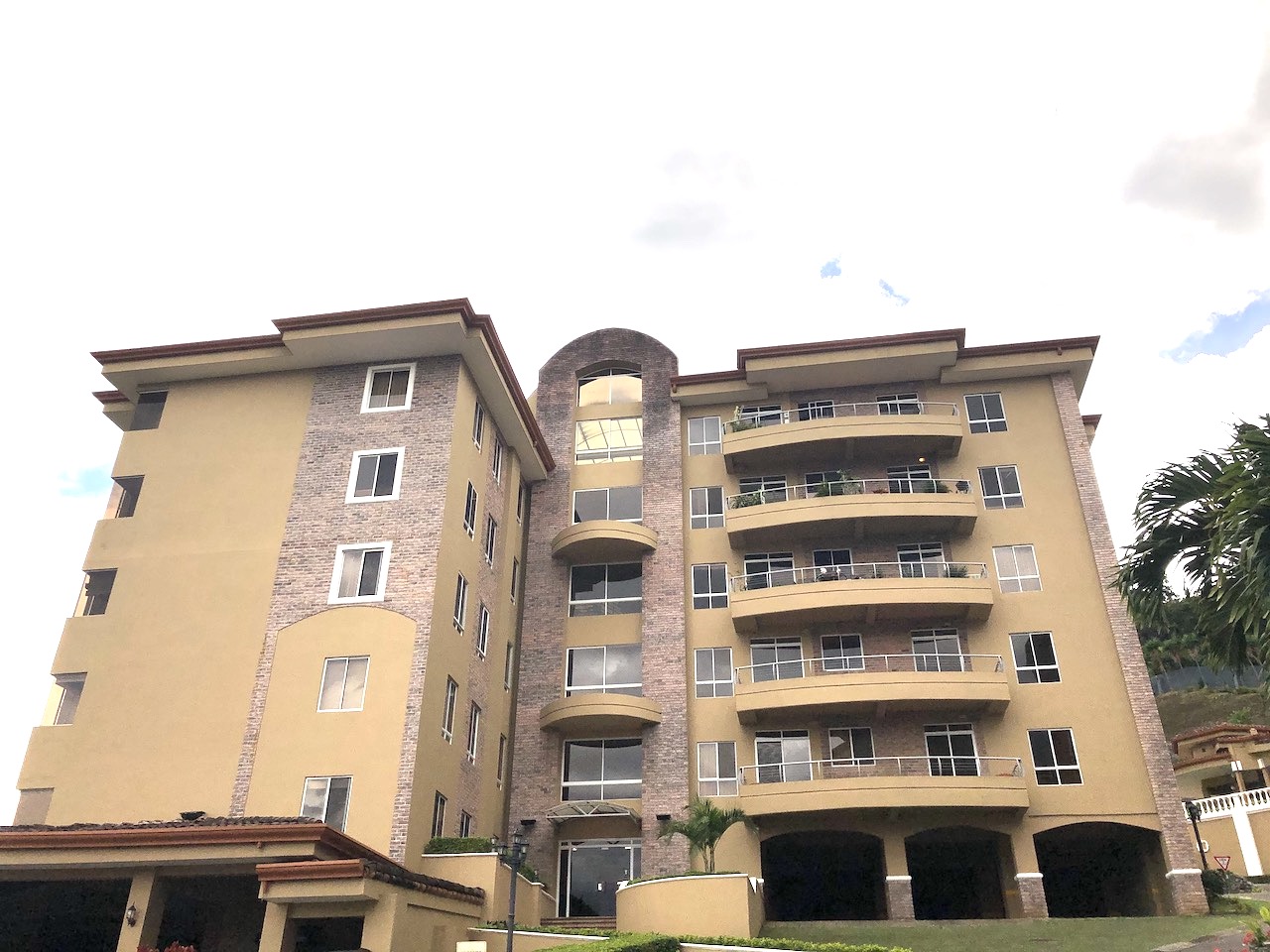 Sale of Furnished and Equipped Apartment-condo in Bello Horizonte, San José, Escazú, Bello Horizonte, Costa Rica