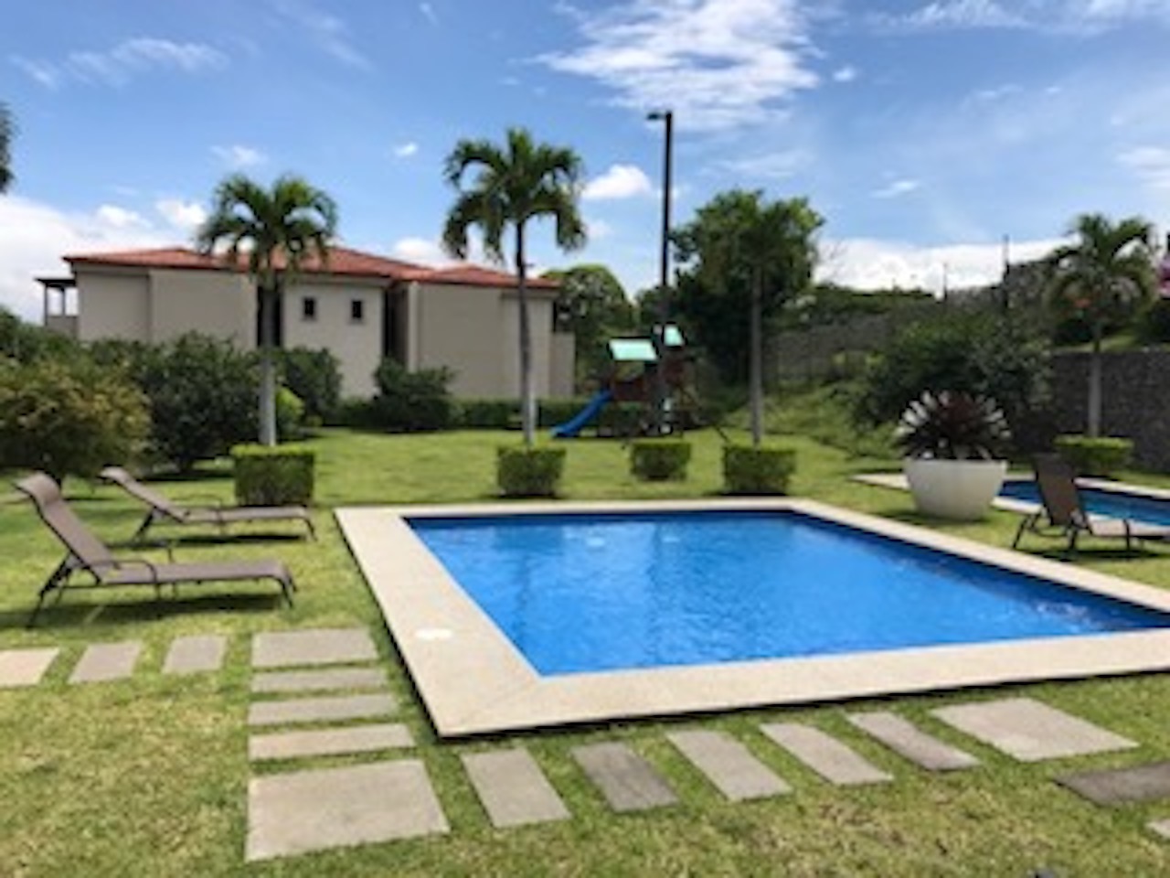 Sale of Furnished Apartment in Condominio Del Rio-brasil, Santa Ana, San José, Brasil de Santa Ana, Costa Rica
